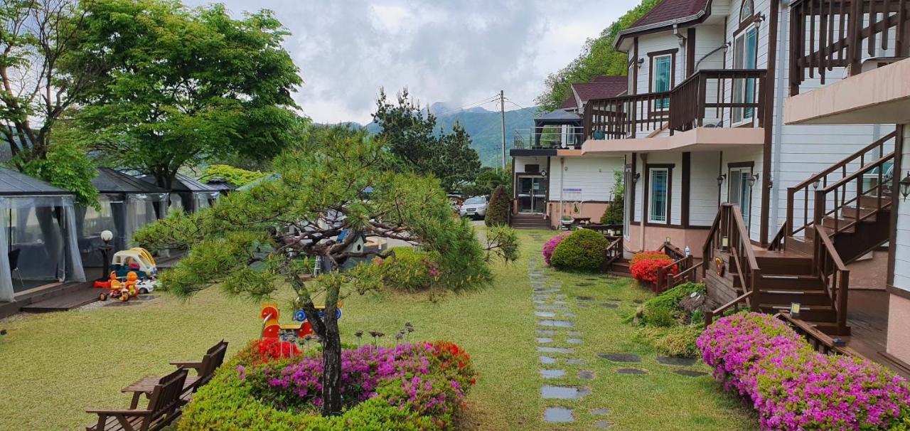 Forest Of Color Pension Hongcheon Buitenkant foto
