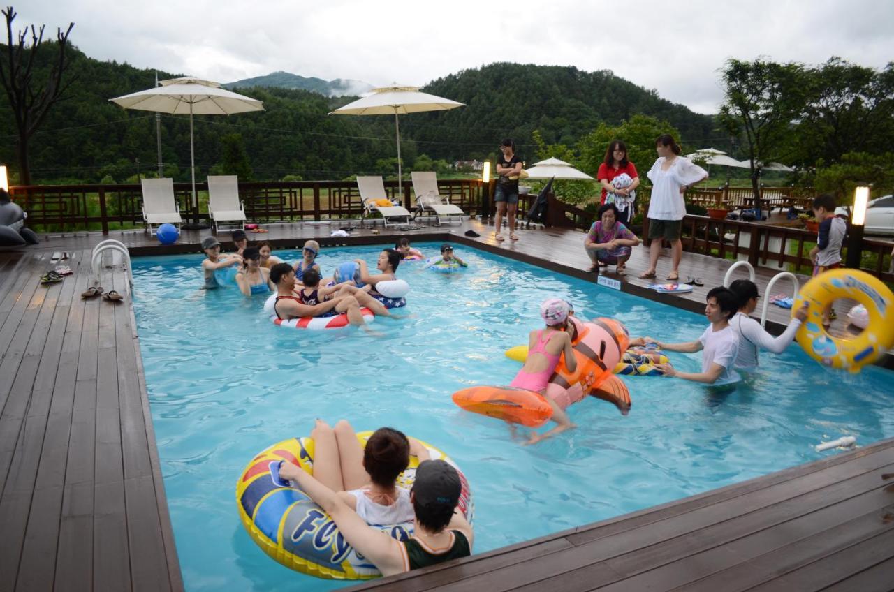 Forest Of Color Pension Hongcheon Buitenkant foto