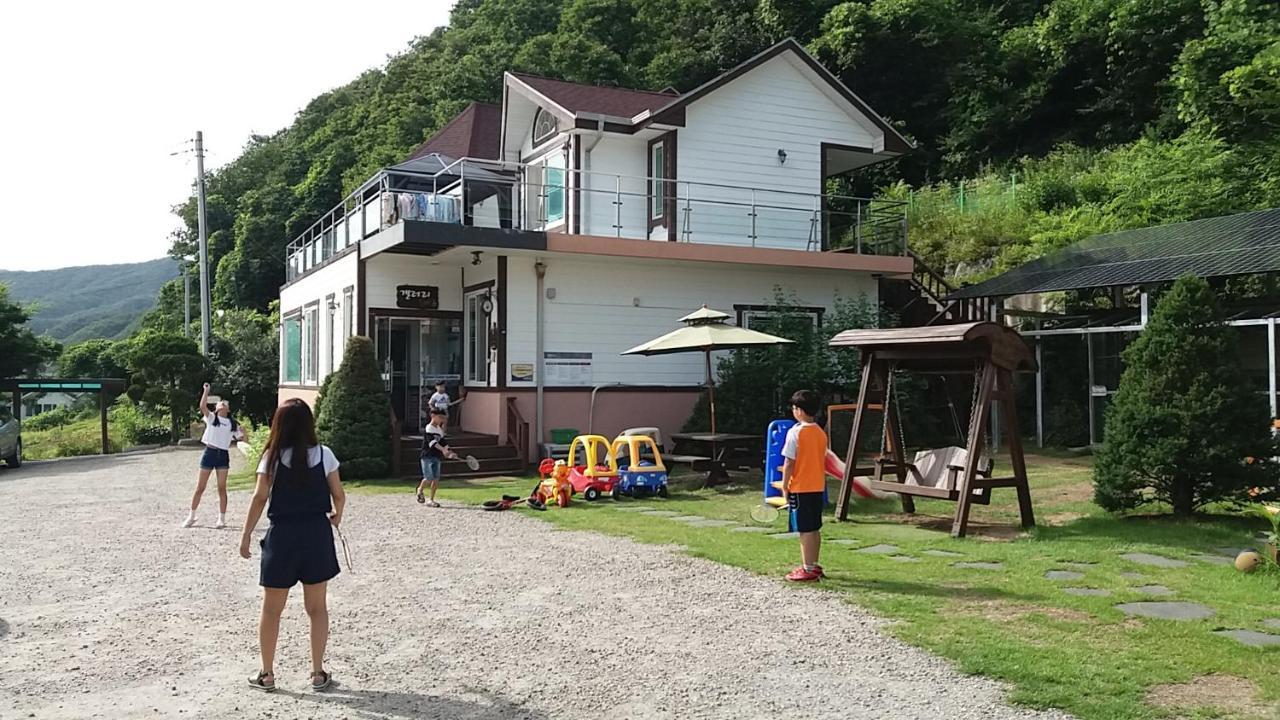 Forest Of Color Pension Hongcheon Buitenkant foto