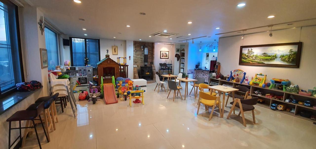 Forest Of Color Pension Hongcheon Buitenkant foto